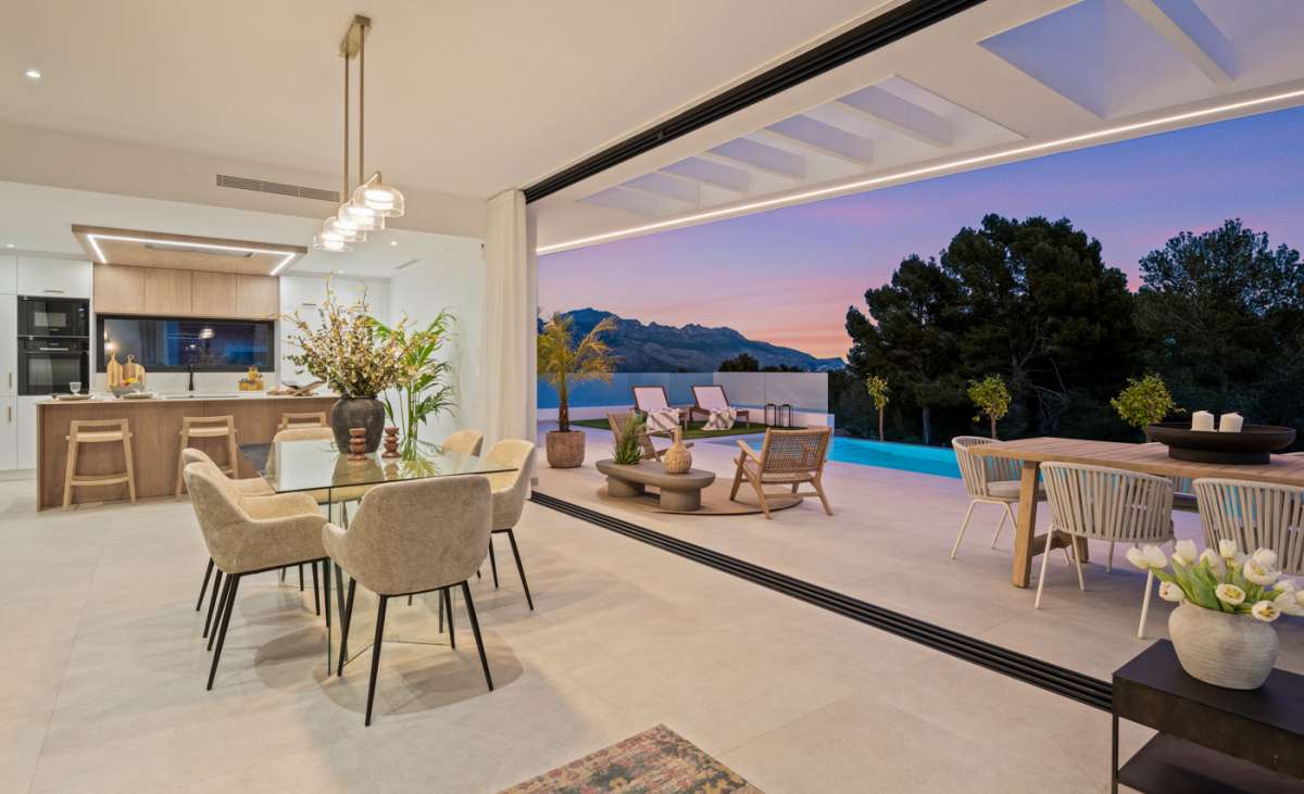 LUXURY VILLA FOR SALE IN POLOP 3 BEDROOMS, 3 BATHROOMS AND PRIVATE POOL