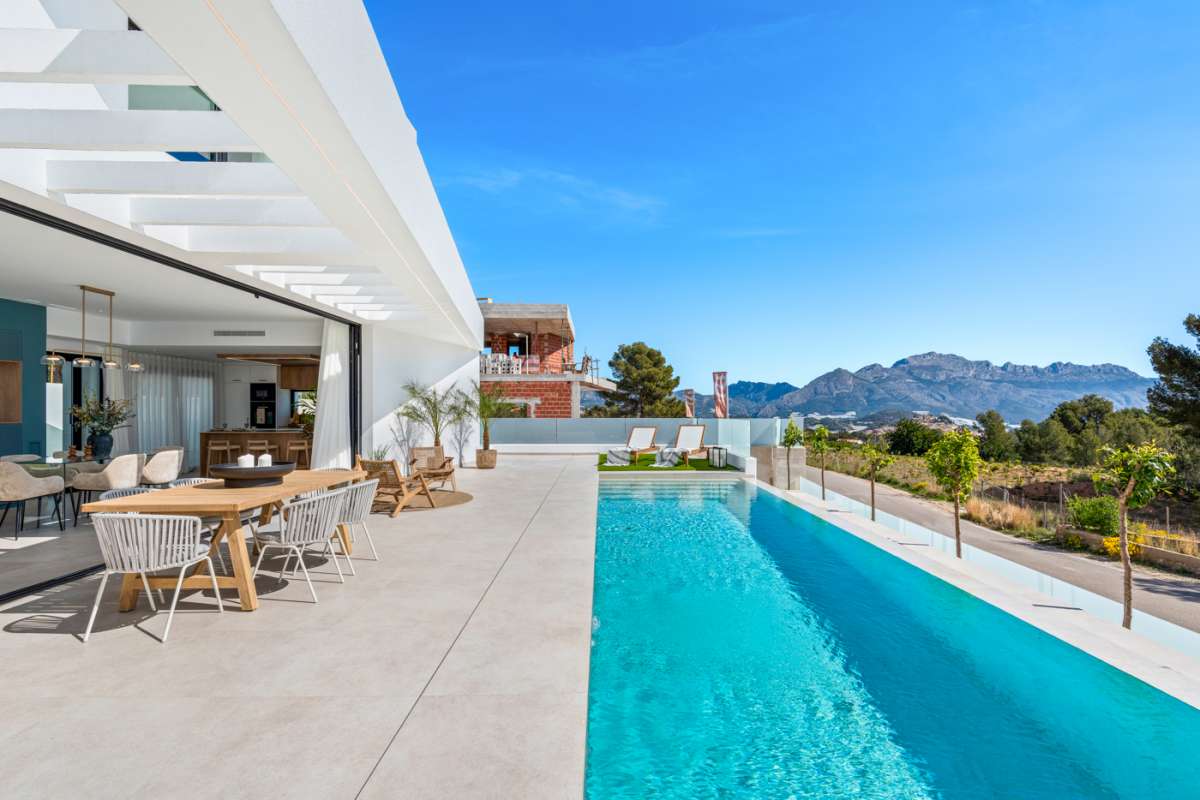 LUXURY VILLA FOR SALE IN POLOP 3 BEDROOMS, 3 BATHROOMS AND PRIVATE POOL