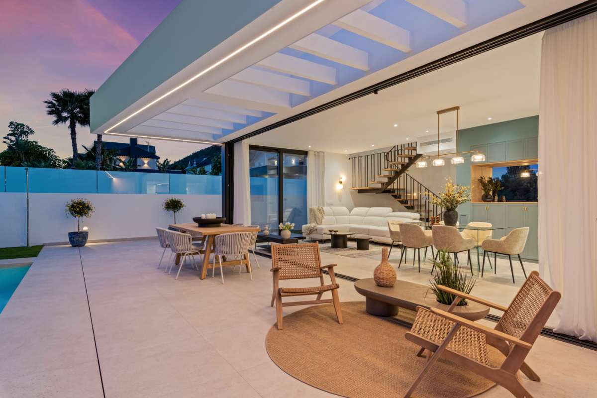 LUXURY VILLA FOR SALE IN POLOP 3 BEDROOMS, 3 BATHROOMS AND PRIVATE POOL