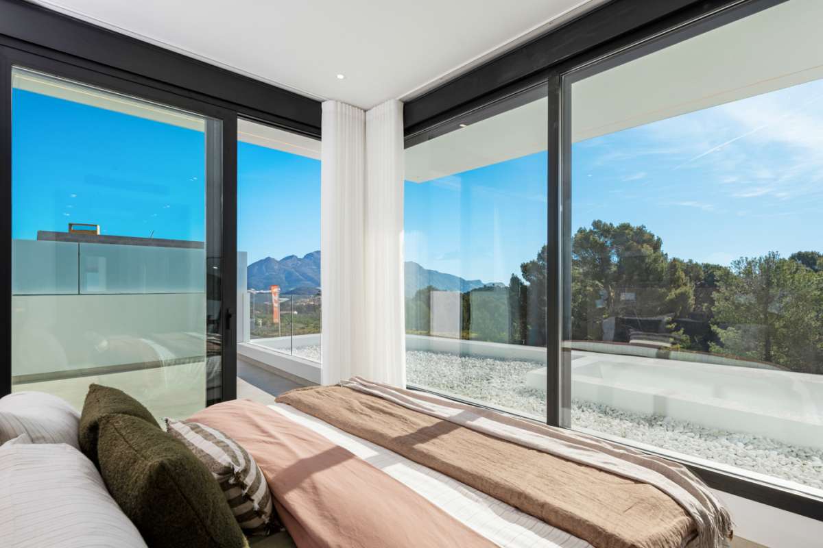 LUXURY VILLA FOR SALE IN POLOP 3 BEDROOMS, 3 BATHROOMS AND PRIVATE POOL