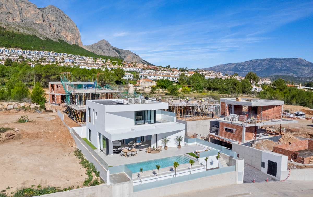 LUXURY VILLA FOR SALE IN POLOP 3 BEDROOMS, 3 BATHROOMS AND PRIVATE POOL