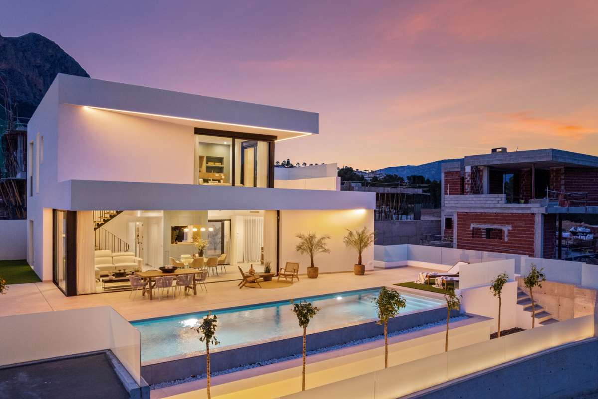 LUXURY VILLA FOR SALE IN POLOP 3 BEDROOMS, 3 BATHROOMS AND PRIVATE POOL