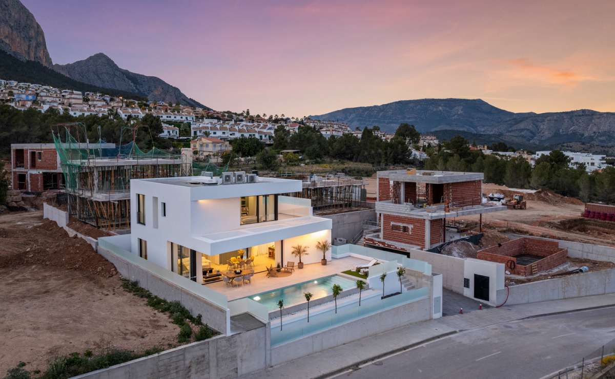 LUXURY VILLA FOR SALE IN POLOP 3 BEDROOMS, 3 BATHROOMS AND PRIVATE POOL