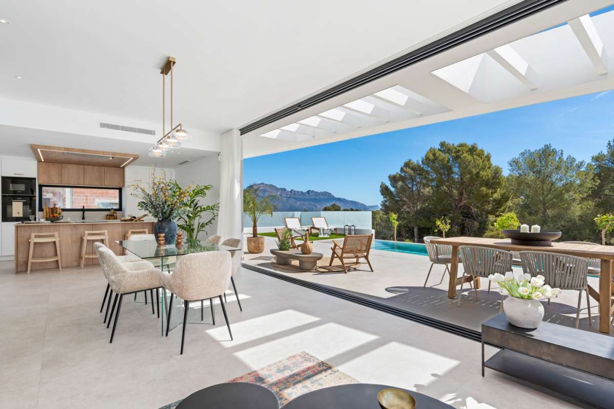 LUXURY VILLA FOR SALE IN POLOP 3 BEDROOMS, 3 BATHROOMS AND PRIVATE POOL