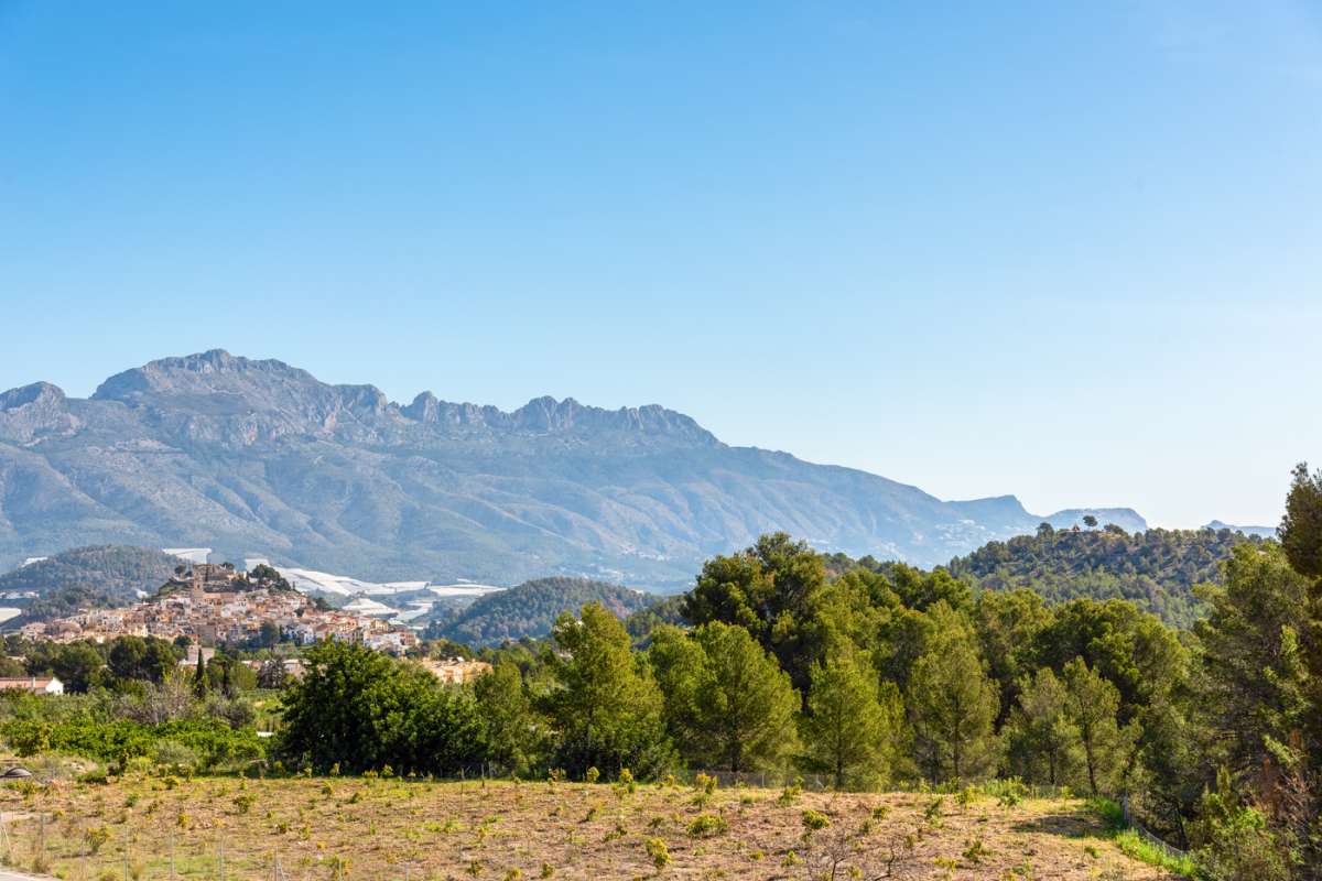 LUXURY VILLA FOR SALE IN POLOP 3 BEDROOMS, 3 BATHROOMS AND PRIVATE POOL