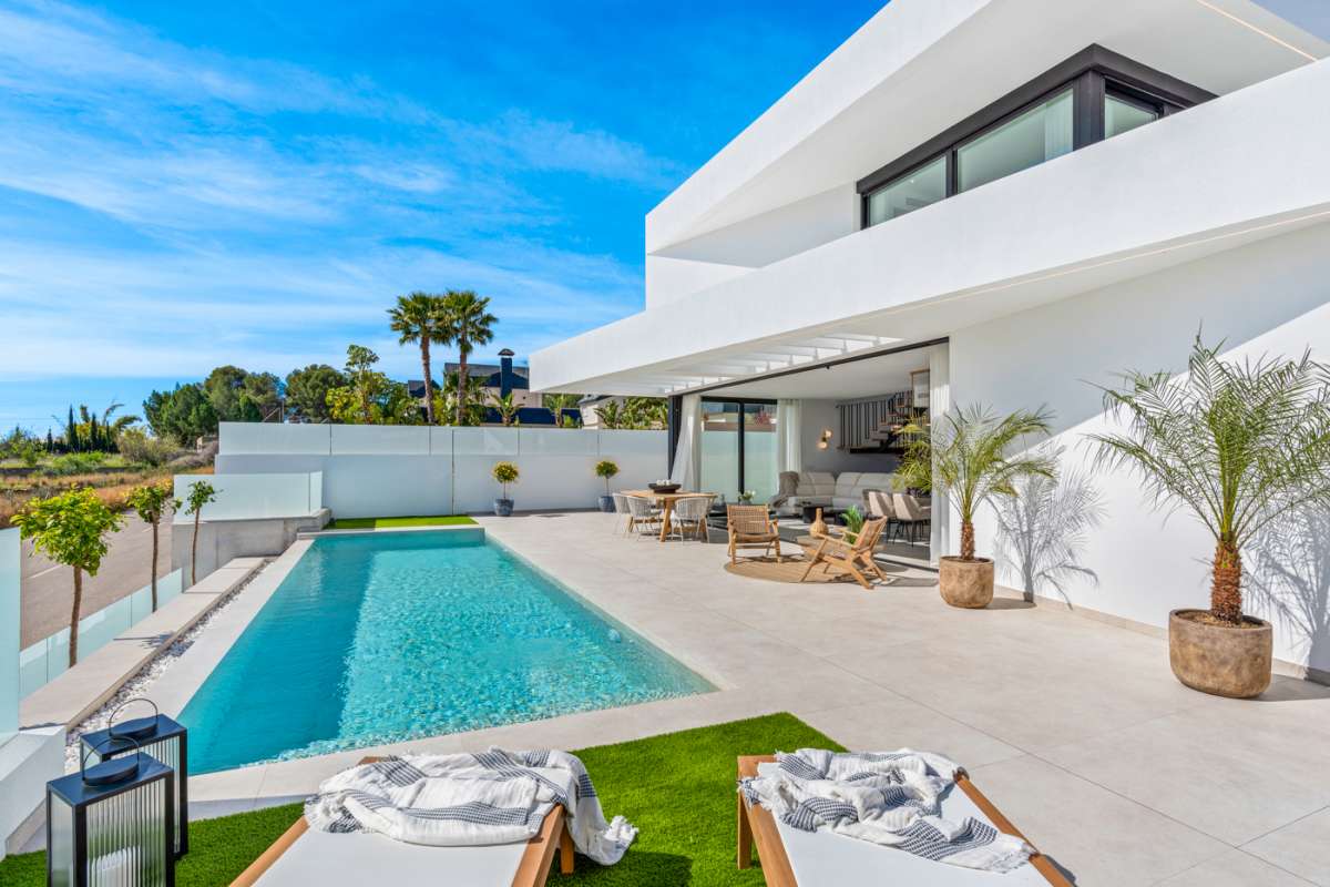 LUXURY VILLA FOR SALE IN POLOP 3 BEDROOMS, 3 BATHROOMS AND PRIVATE POOL