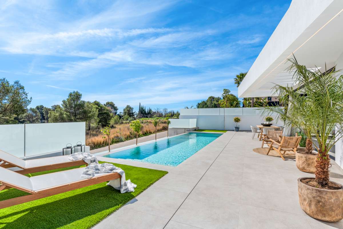 LUXURY VILLA FOR SALE IN POLOP 3 BEDROOMS, 3 BATHROOMS AND PRIVATE POOL