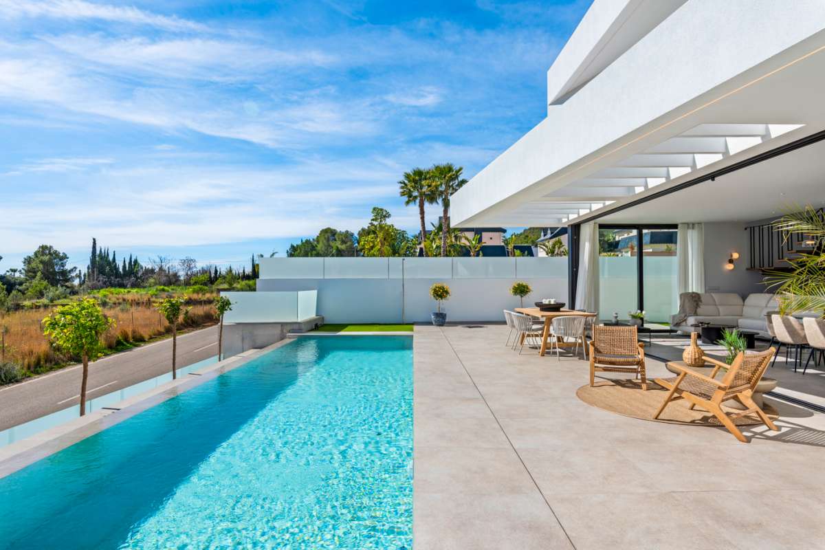 LUXURY VILLA FOR SALE IN POLOP 3 BEDROOMS, 3 BATHROOMS AND PRIVATE POOL