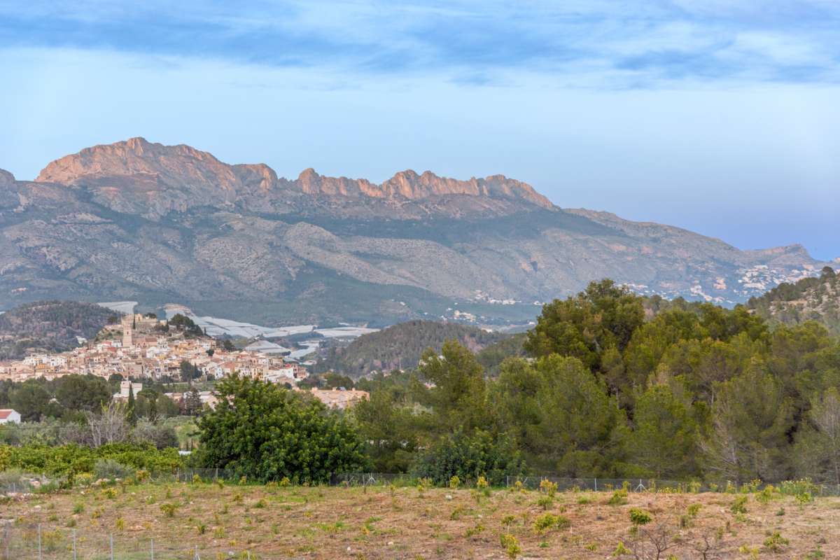 LUXURY VILLA FOR SALE IN POLOP 3 BEDROOMS, 3 BATHROOMS AND PRIVATE POOL