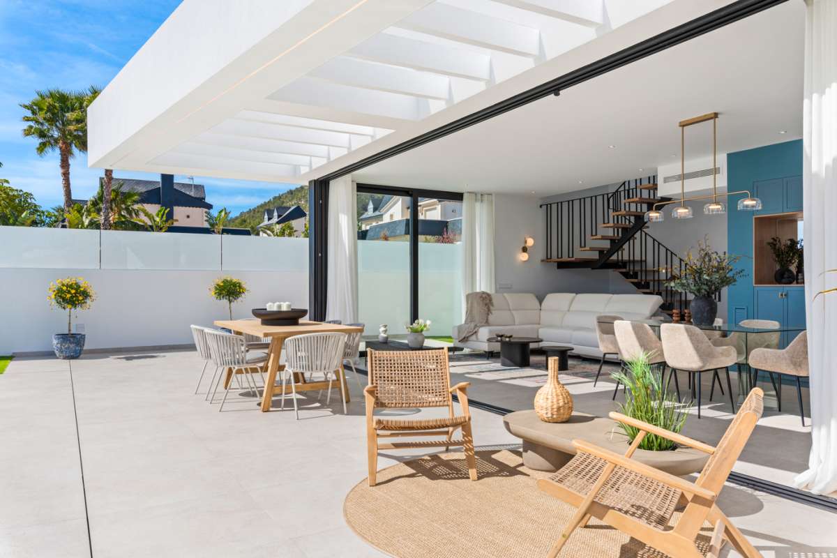 LUXURY VILLA FOR SALE IN POLOP 3 BEDROOMS, 3 BATHROOMS AND PRIVATE POOL