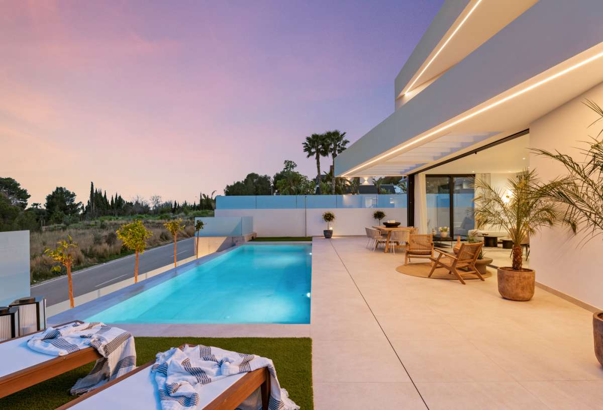 LUXURY VILLA FOR SALE IN POLOP 3 BEDROOMS, 3 BATHROOMS AND PRIVATE POOL