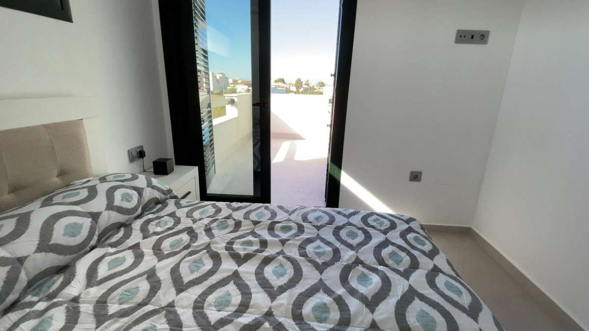 HOUSE FOR SALE, DAYA NUEVA