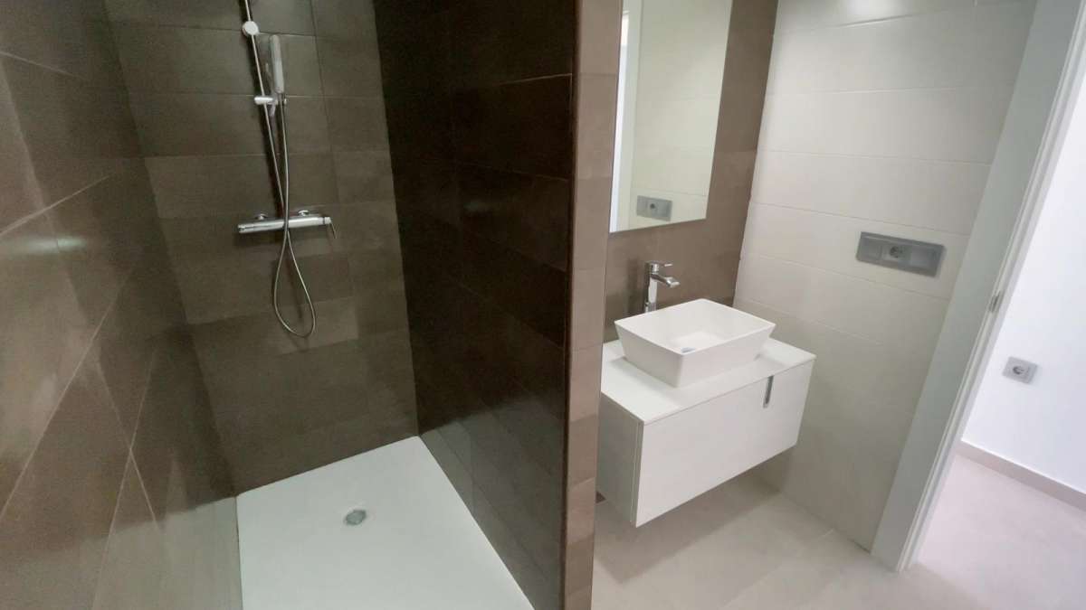 HOUSE FOR SALE, DAYA NUEVA