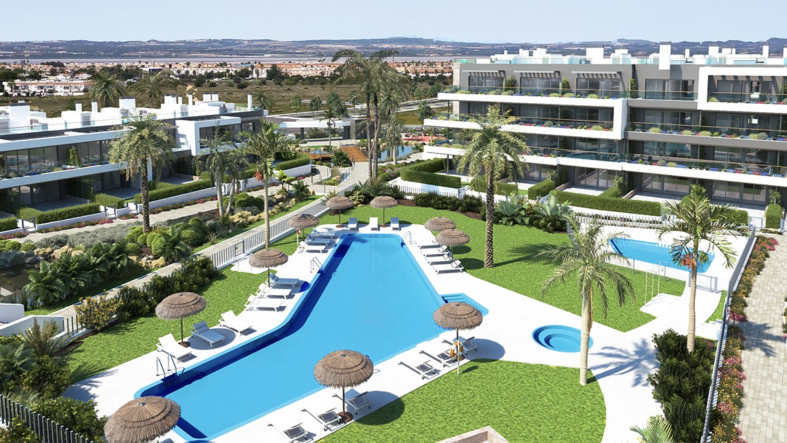 VILLAS IN TORREVIEJA WITH LARGE COMMUNAL AREAS AND CLOSE TO THE BEACHES