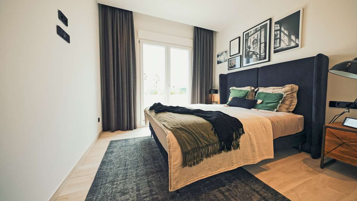 NEW VILLA WITH PRIVATE POOL AND LARGE GARAGE AVAILABLE IMMEDIATELY