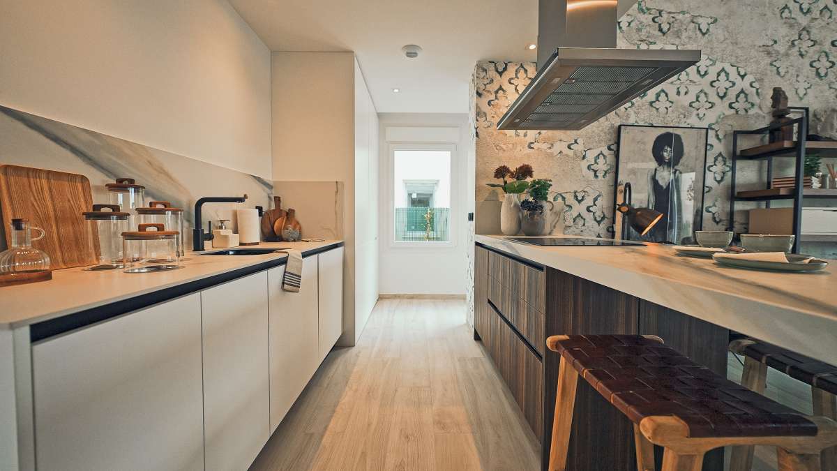 NEW VILLA WITH PRIVATE POOL AND LARGE GARAGE AVAILABLE IMMEDIATELY