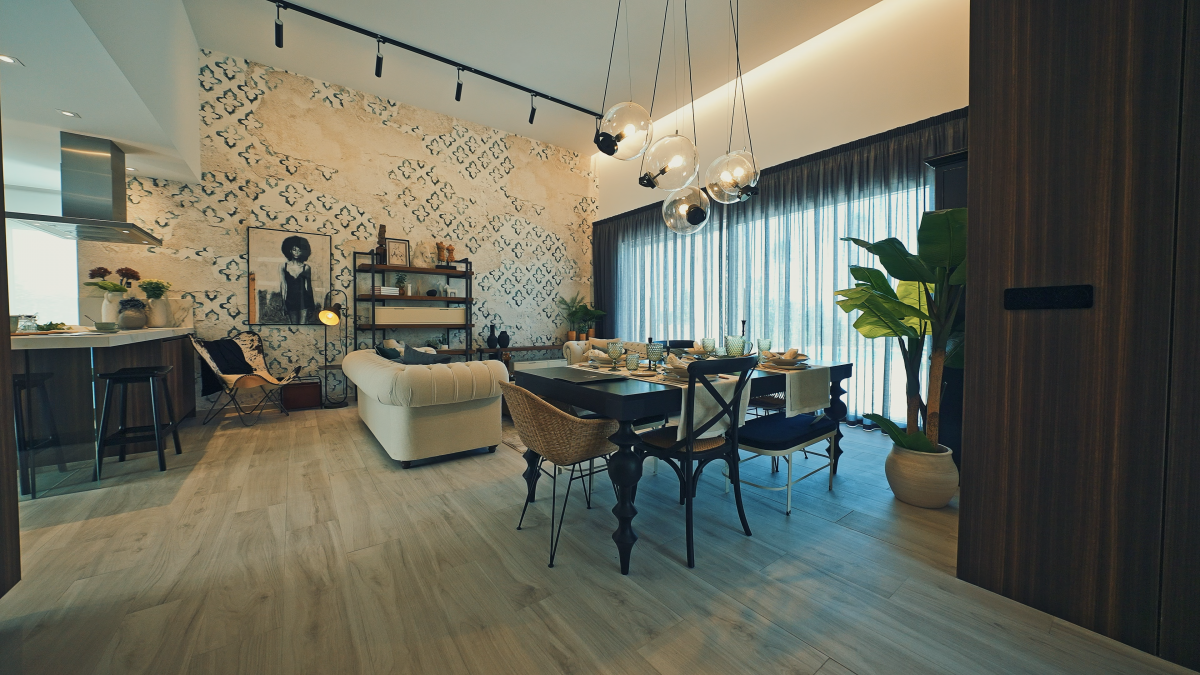 NEW VILLA WITH PRIVATE POOL AND LARGE GARAGE AVAILABLE IMMEDIATELY