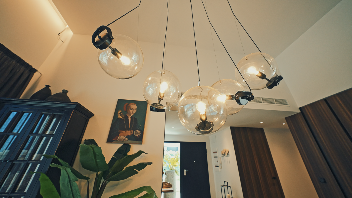 NEW VILLA WITH PRIVATE POOL AND LARGE GARAGE AVAILABLE IMMEDIATELY