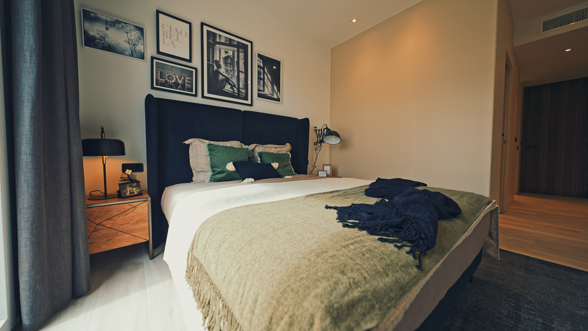 NEW VILLA WITH PRIVATE POOL AND LARGE GARAGE AVAILABLE IMMEDIATELY