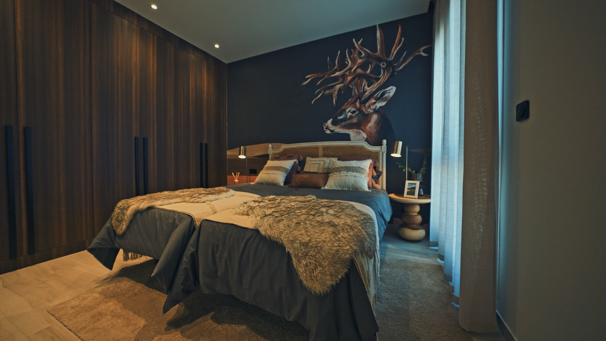 NEW VILLA WITH PRIVATE POOL AND LARGE GARAGE AVAILABLE IMMEDIATELY