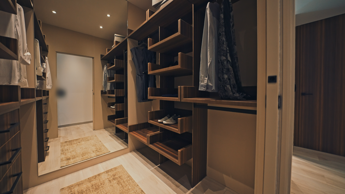 NEW VILLA WITH PRIVATE POOL AND LARGE GARAGE AVAILABLE IMMEDIATELY