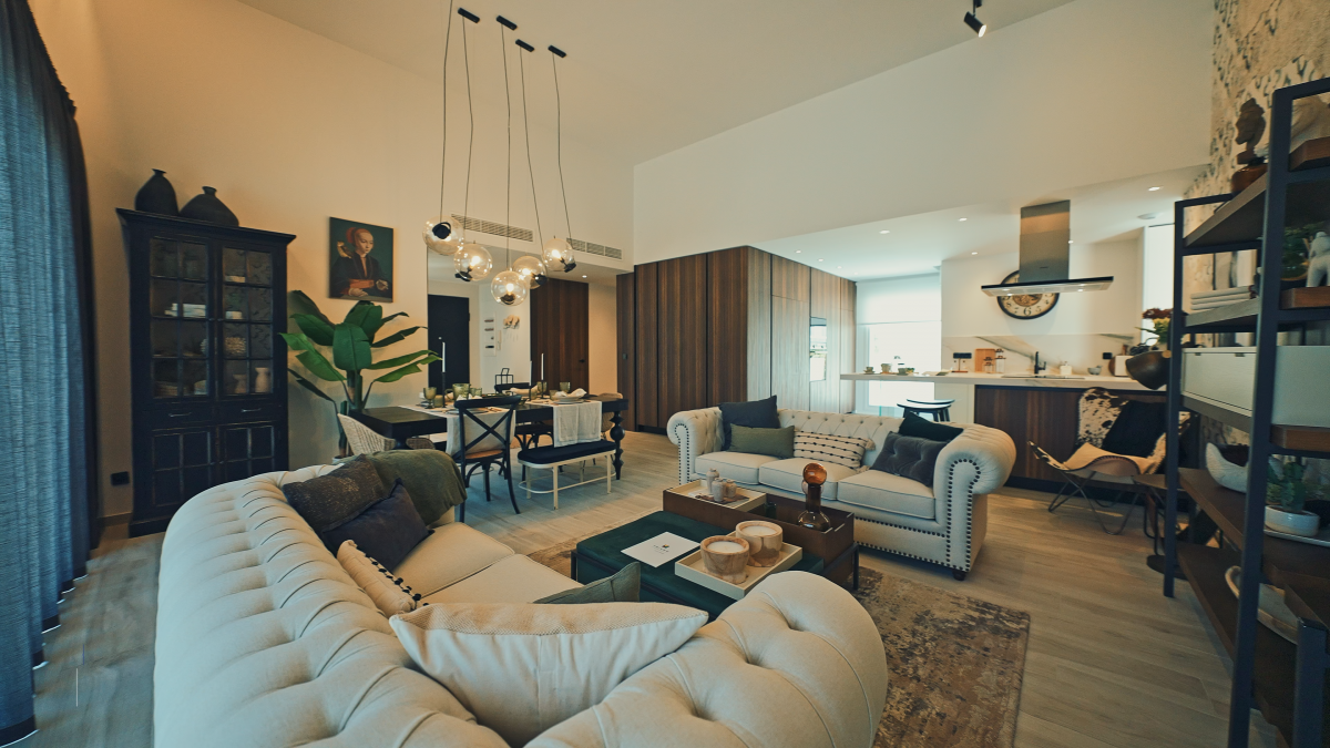 NEW VILLA WITH PRIVATE POOL AND LARGE GARAGE AVAILABLE IMMEDIATELY