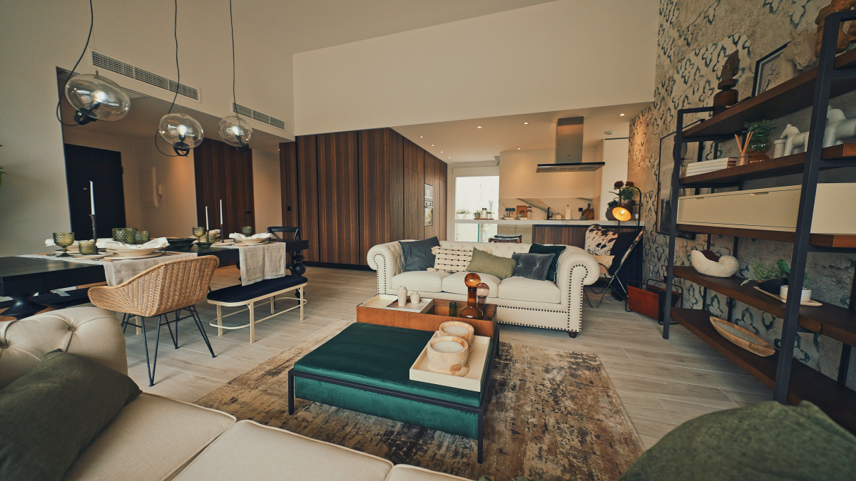 NEW VILLA WITH PRIVATE POOL AND LARGE GARAGE AVAILABLE IMMEDIATELY