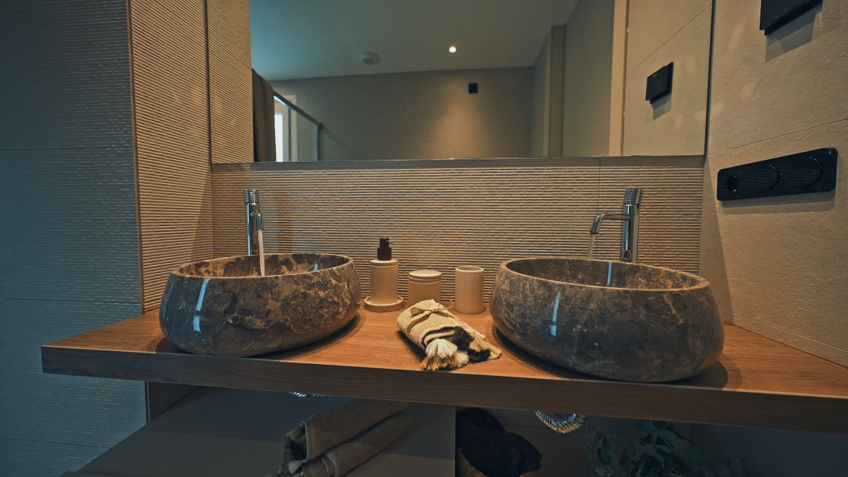 NEW VILLA WITH PRIVATE POOL AND LARGE GARAGE AVAILABLE IMMEDIATELY