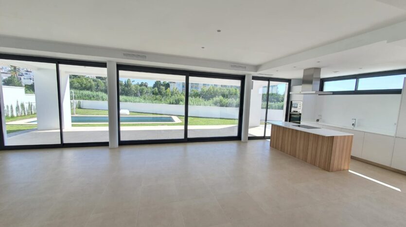 VILLA FOR SALE, MANILVA