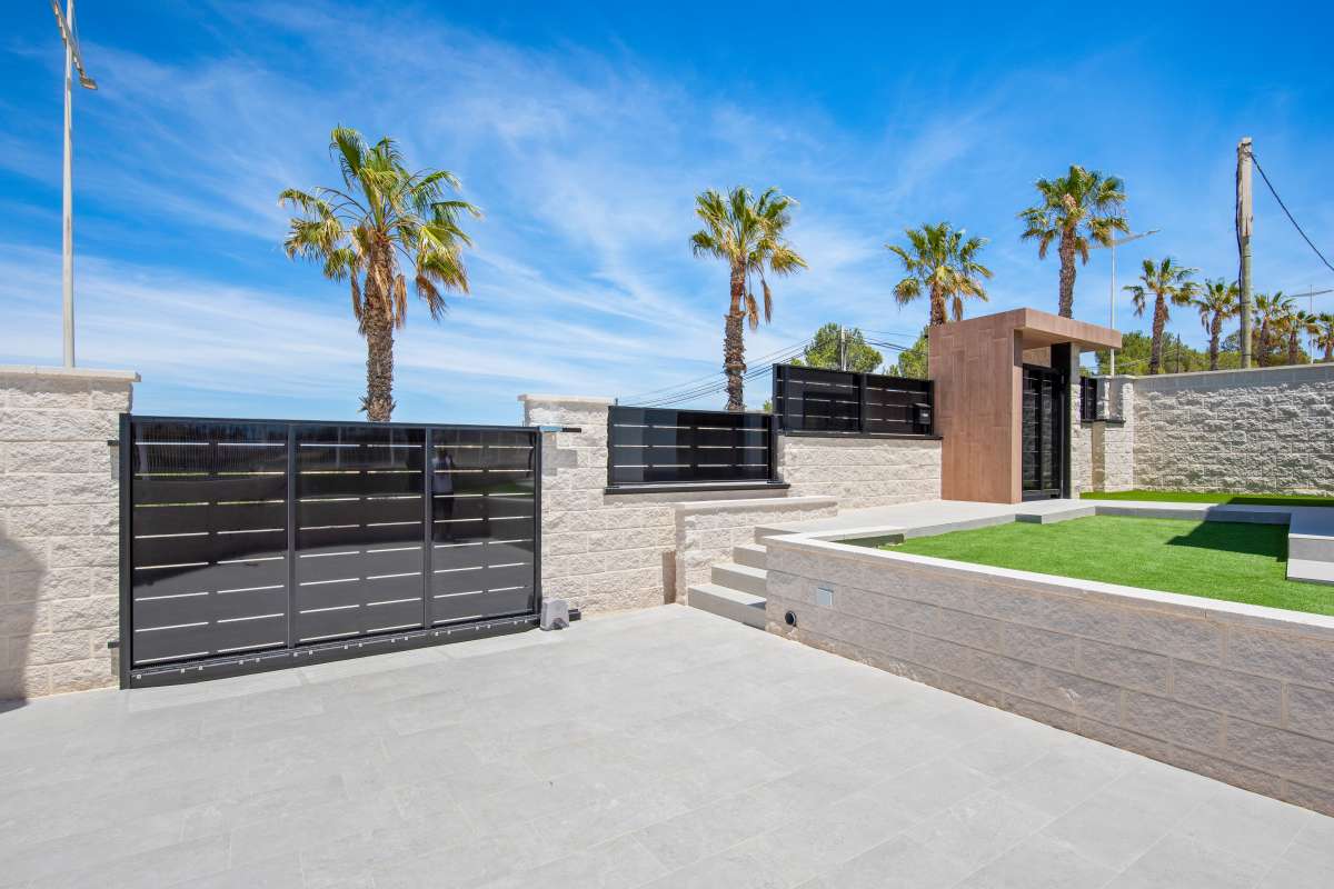 NEW VILLA FOR SALE AT GOLF LA FINCA IN ALGORFA