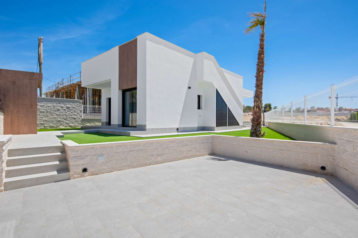 NEW VILLA FOR SALE AT GOLF LA FINCA IN ALGORFA