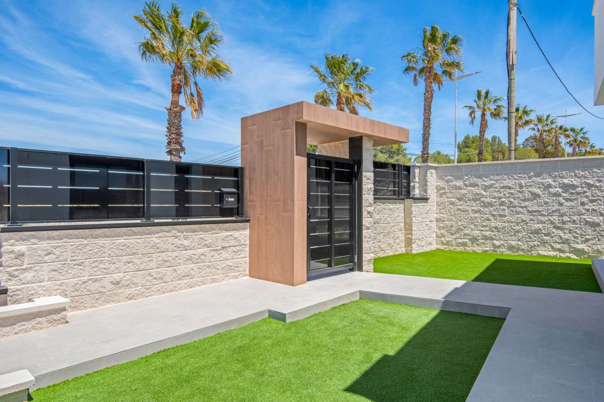 NEW VILLA FOR SALE AT GOLF LA FINCA IN ALGORFA