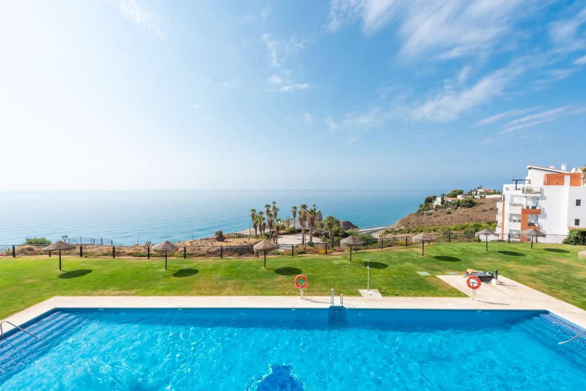 Pool & views