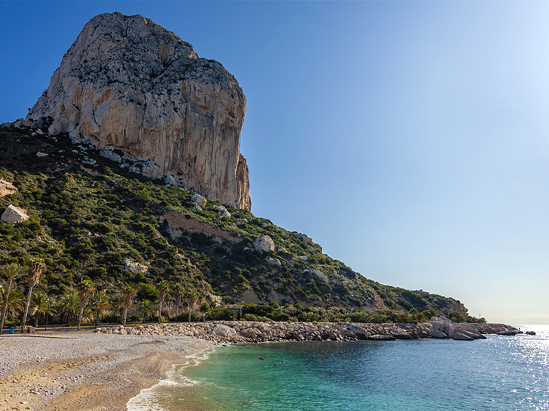 1, 2 AND 3 BEDROOM APARTMENTS AND PENTHOUSES ON THE BEACHFRONT OF LA FOSSA BEACH IN CALPE