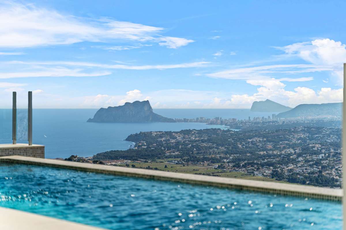 VILLAS IN CUMBRE DEL SOL