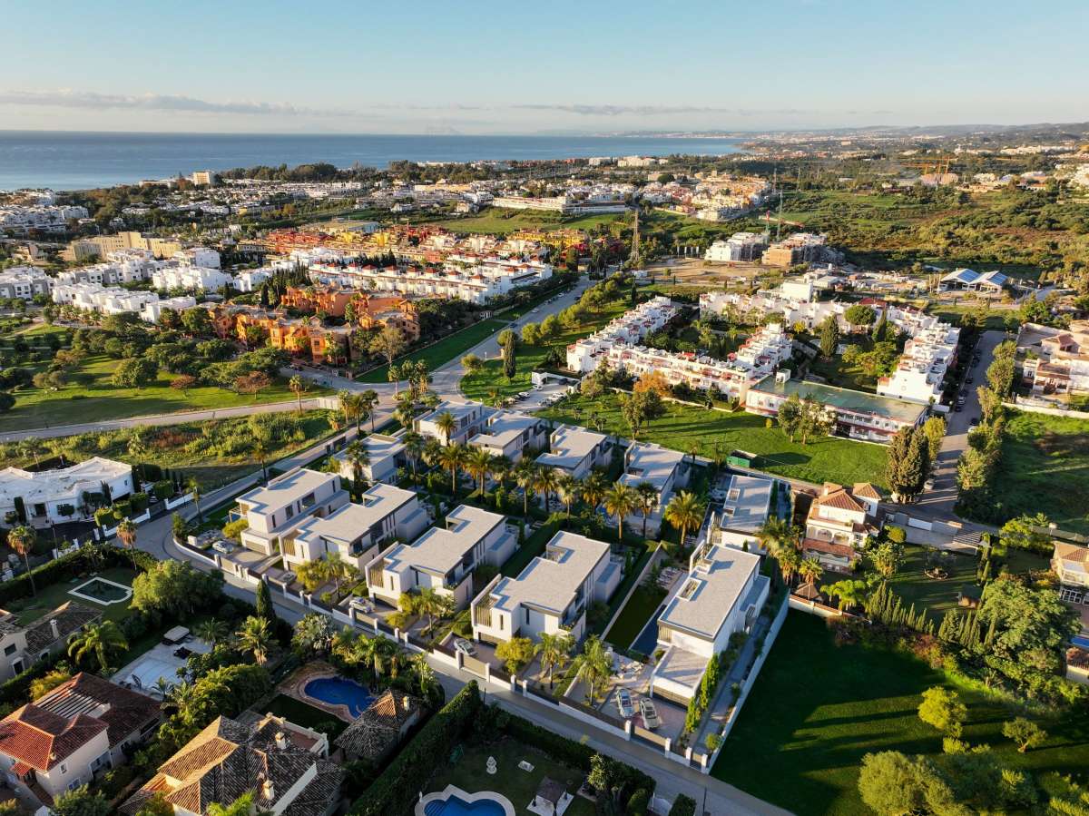 VILLA FOR SALE, ESTEPONA