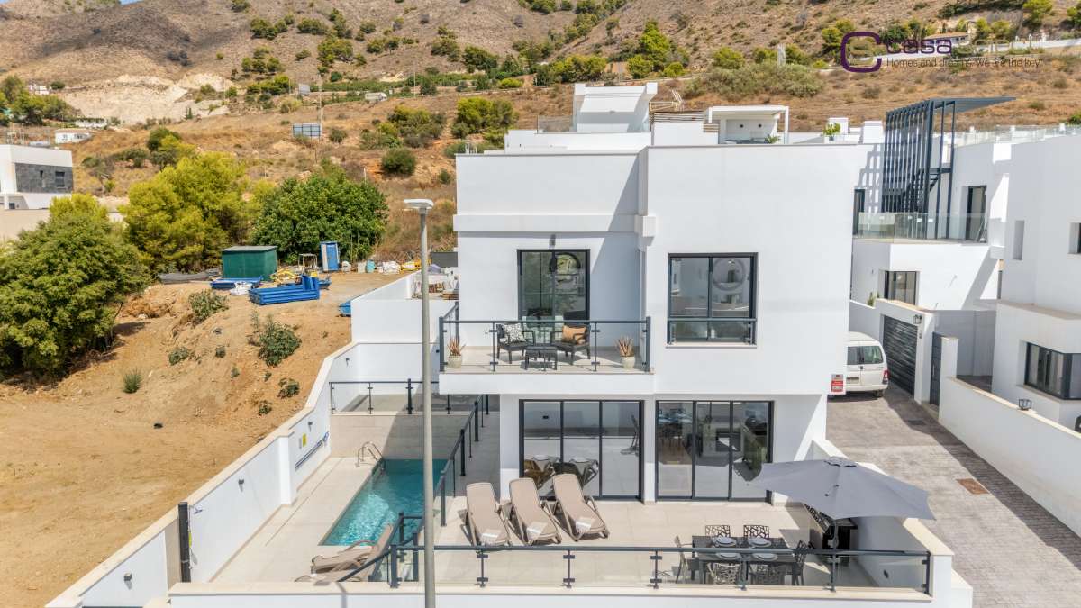 Pool & views