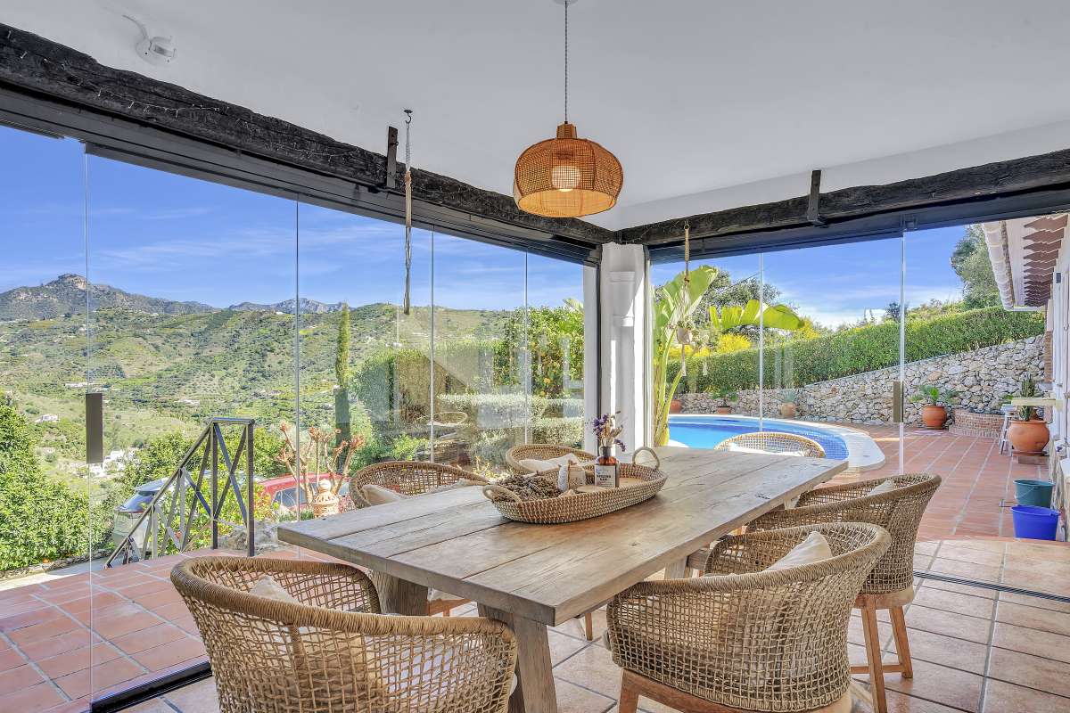 Pool & views
