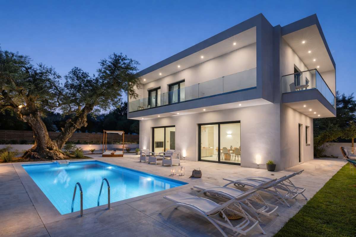 VILLA FOR SALE, ESTEPONA