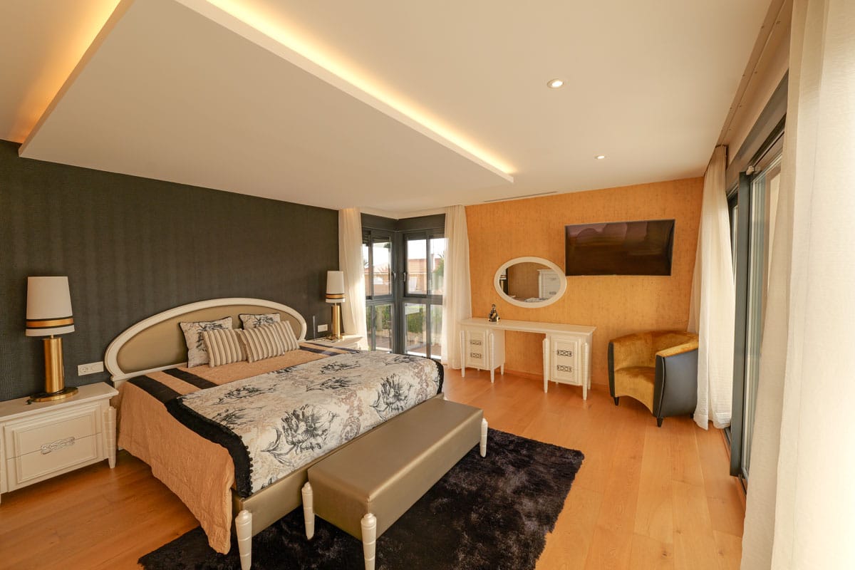 VILLA FOR SALE, TORREVIEJA