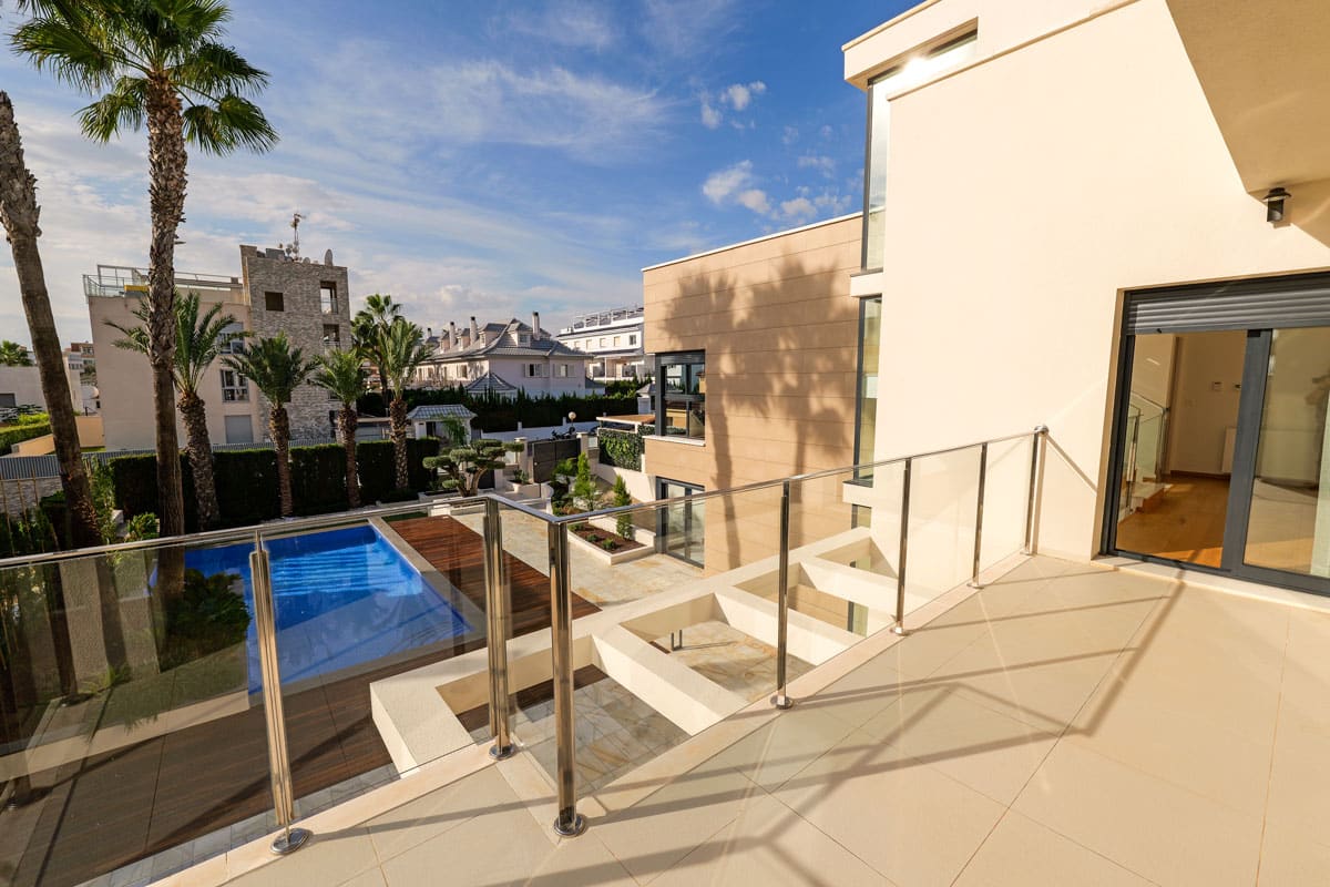 VILLA FOR SALE, TORREVIEJA