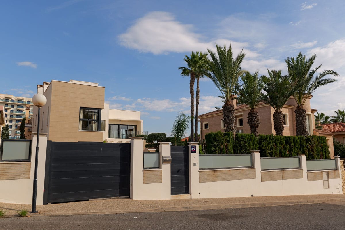 VILLA FOR SALE, TORREVIEJA