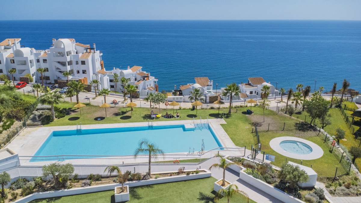 Pool & views