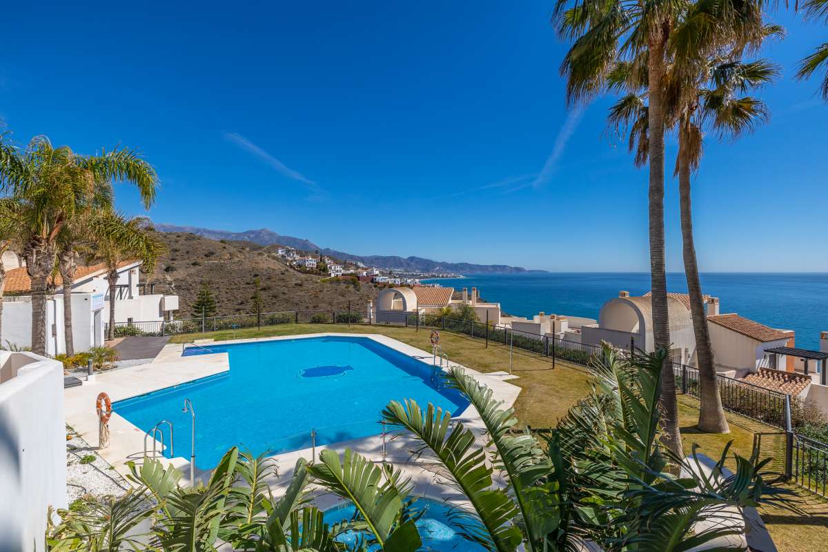 Pool & views