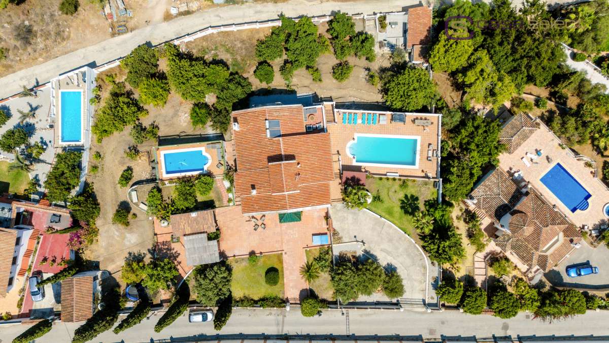 Pool & views