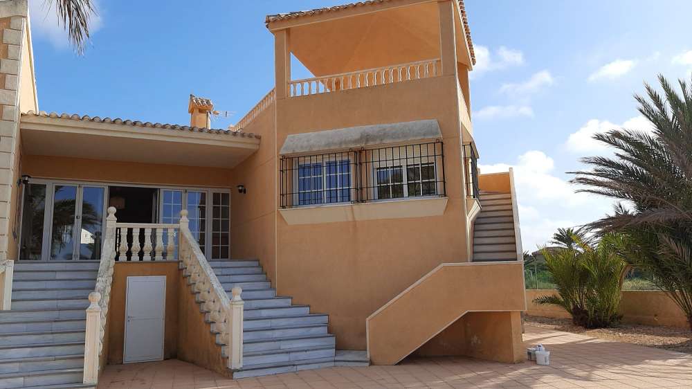 Exterior 1