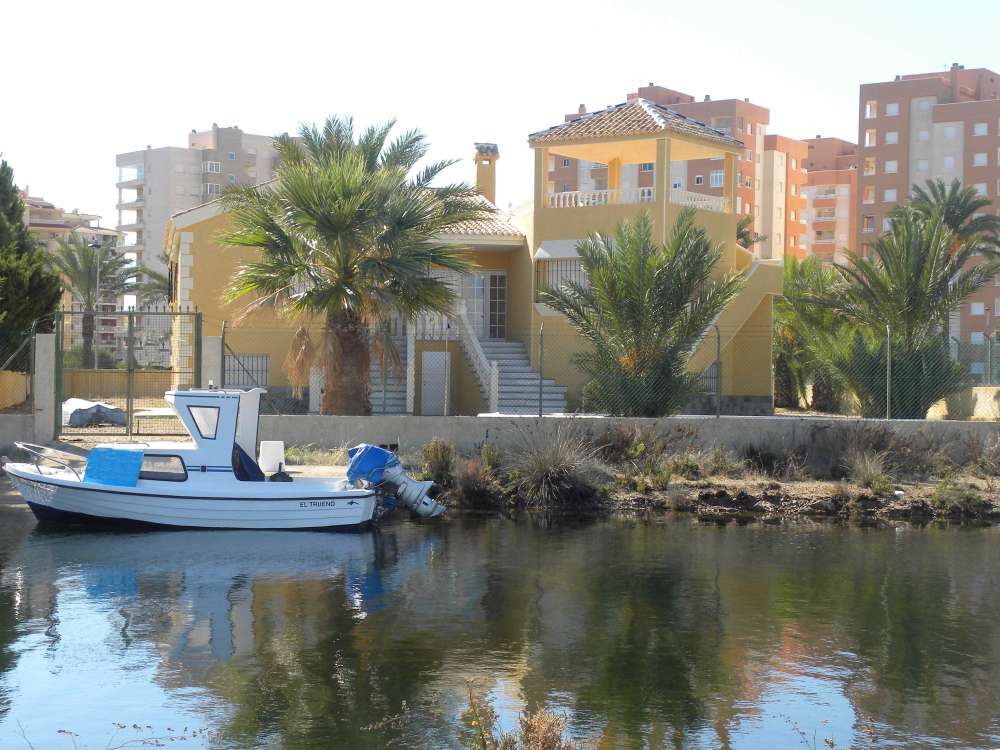 Exterior 1