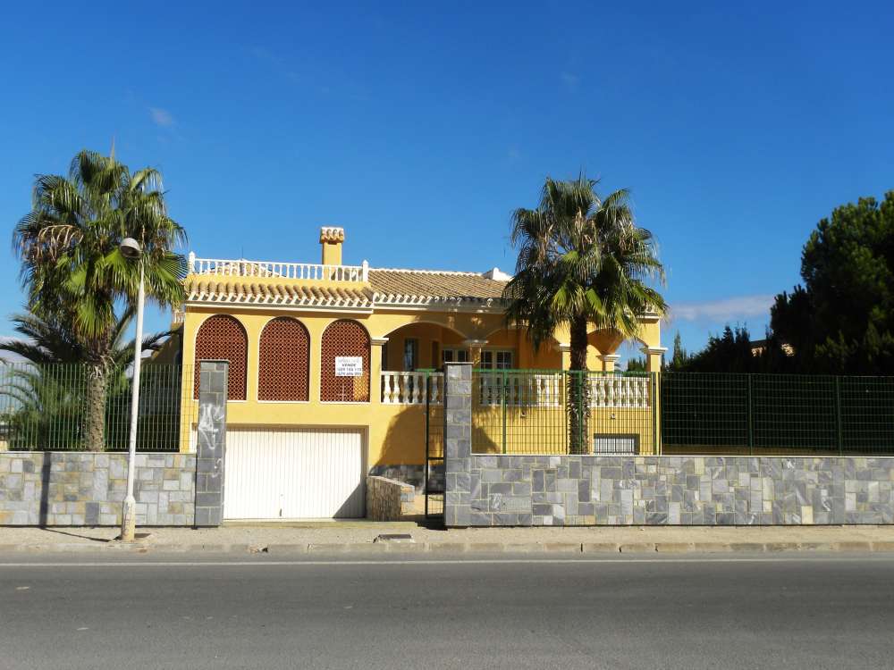 Exterior 1