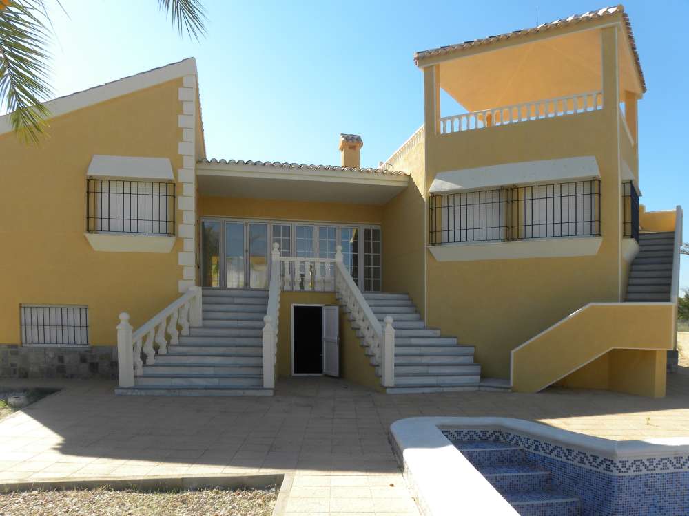 Exterior 1