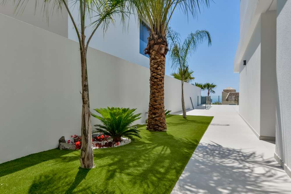 Exterior 1